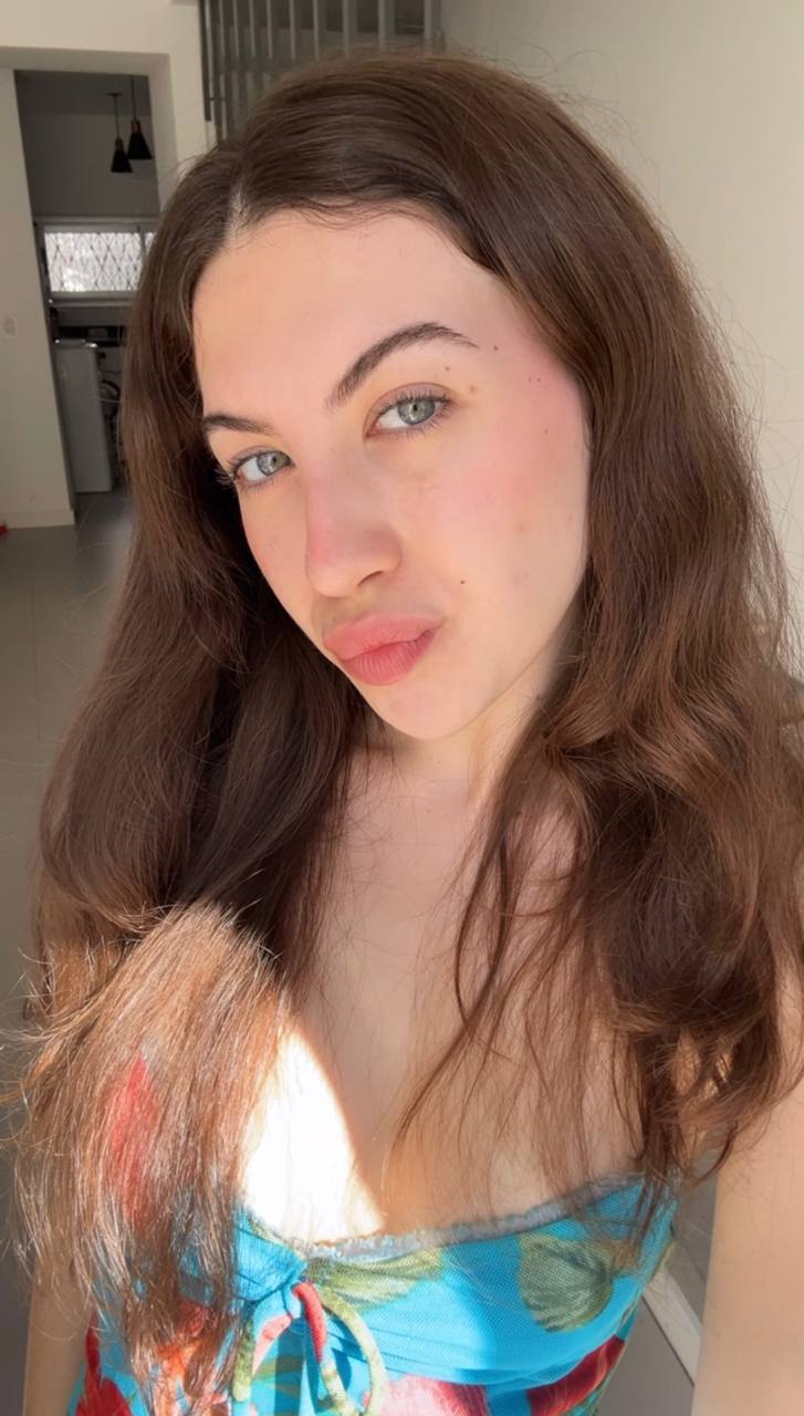 Nude girl Amber in Hangzhou