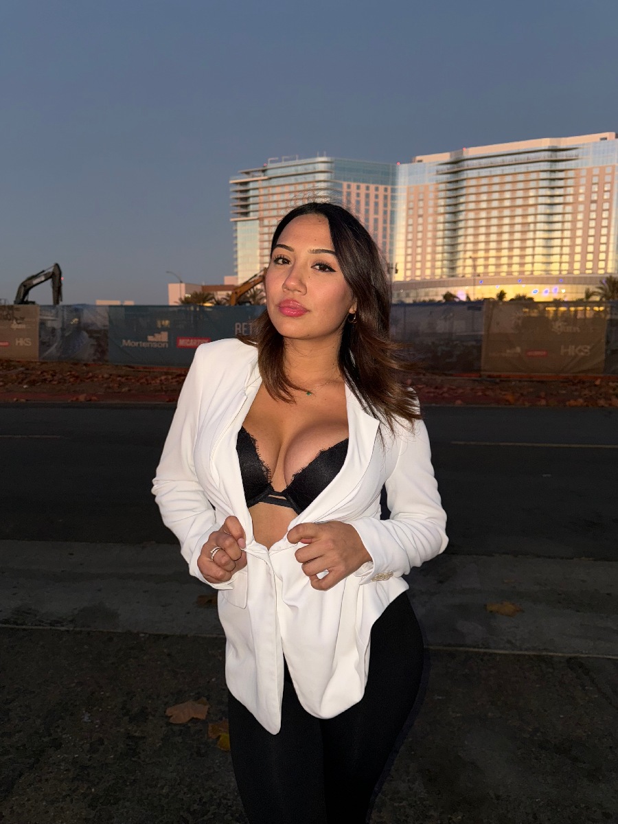 Take a pause and enjoy Ali Cruz — streaming from Hangzhou