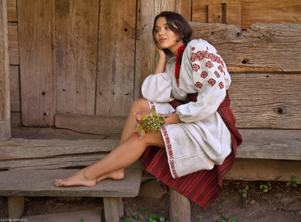 Fresh photos, fresh mood — Women in Slavic costumes online in Hangzhou