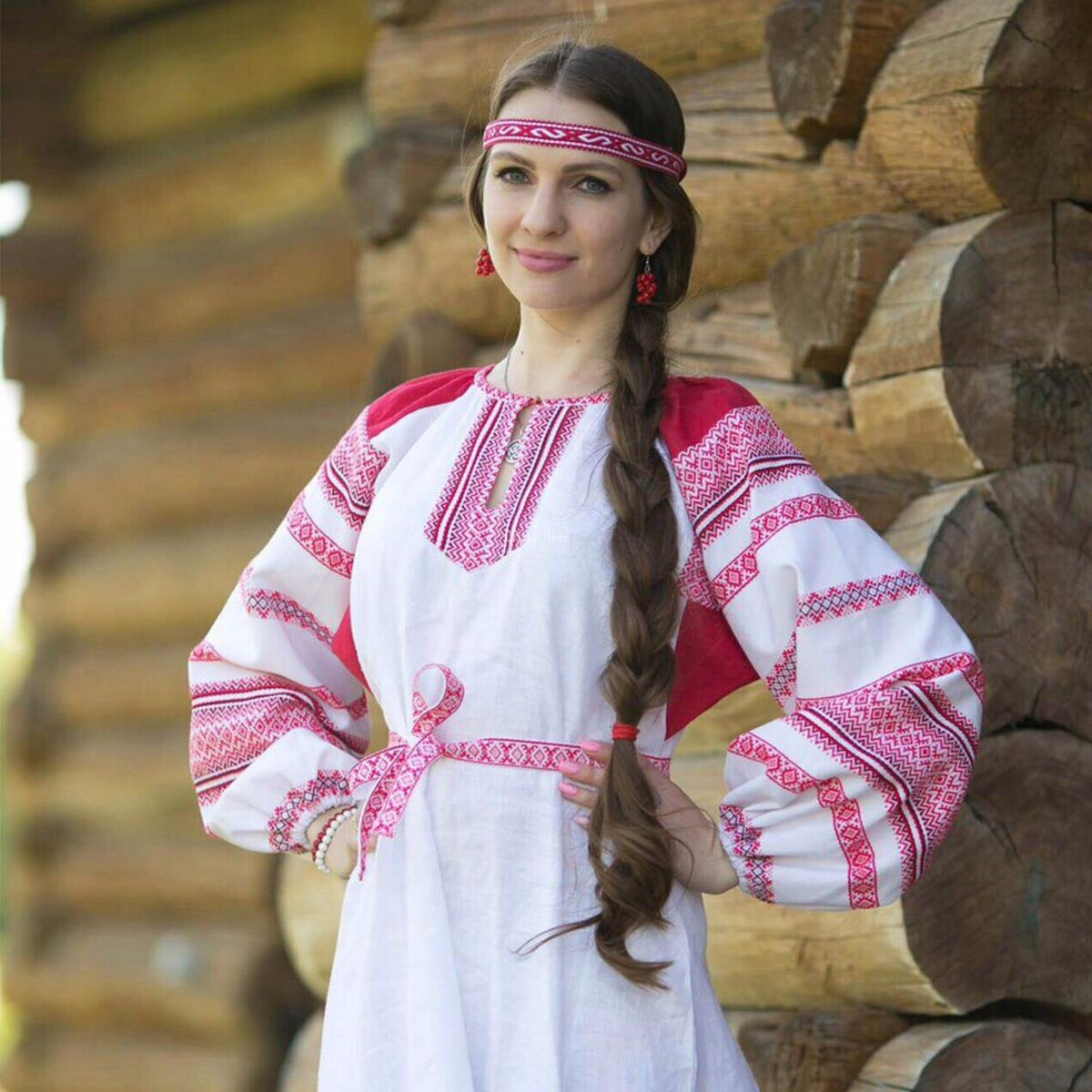 Girls in Slavic costumes brings the glow — live moments in Hangzhou