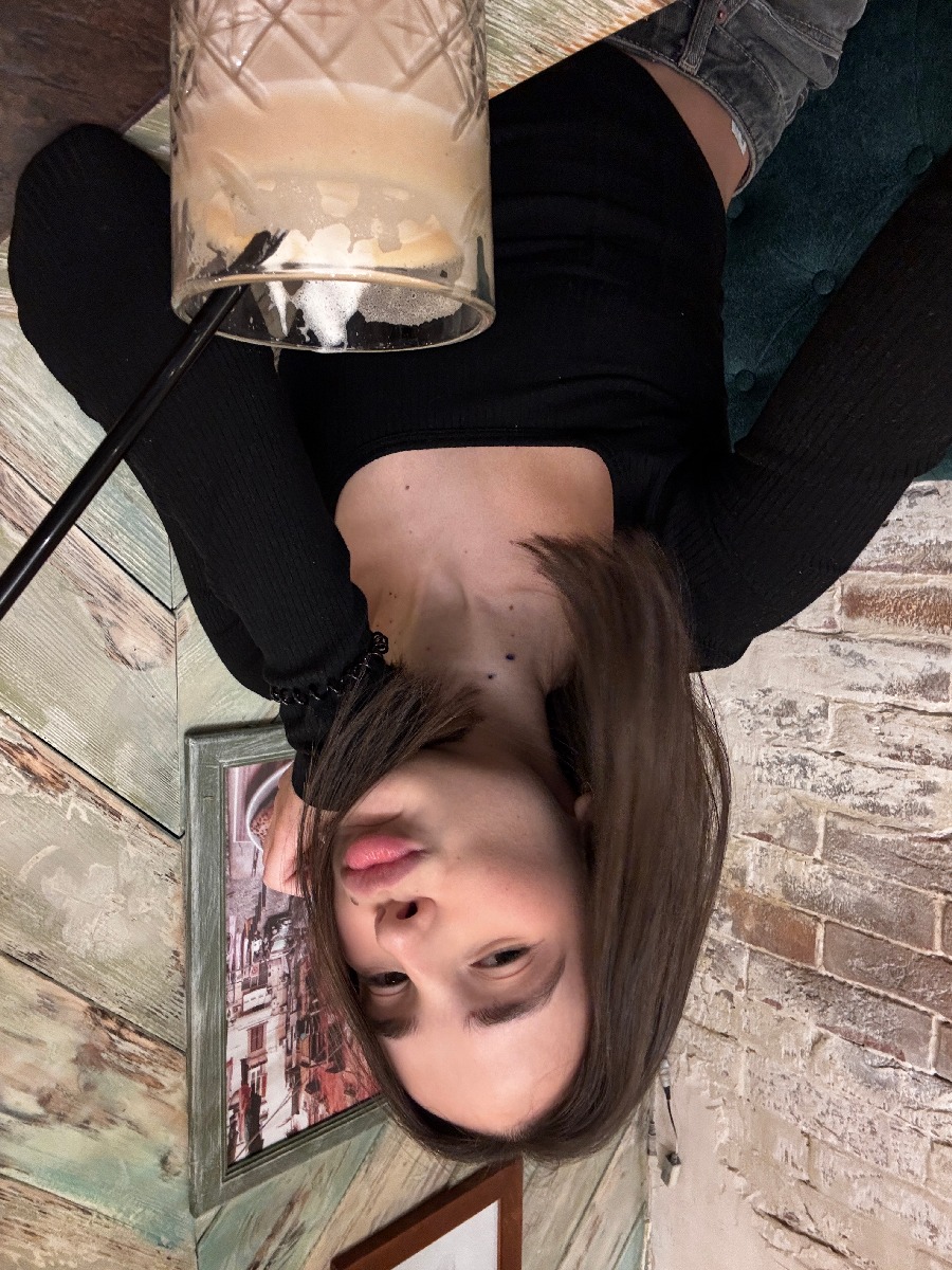 Fresh photos, fresh mood — Tina online in Hangzhou